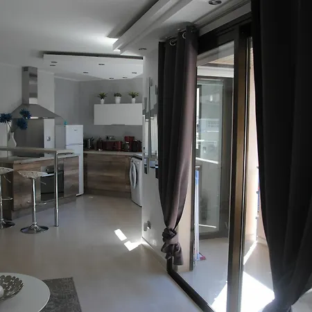 Hotel apartamentowy Riviera Eden Palace